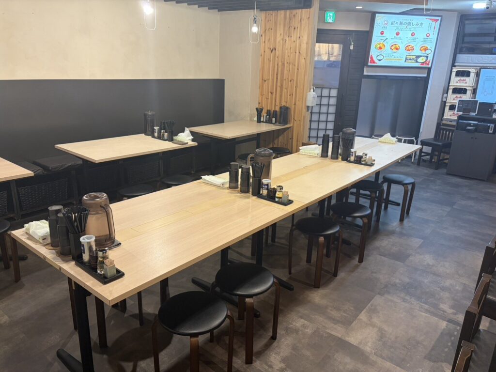 札幌担々麺 なり屋 西11丁目店の店内席
